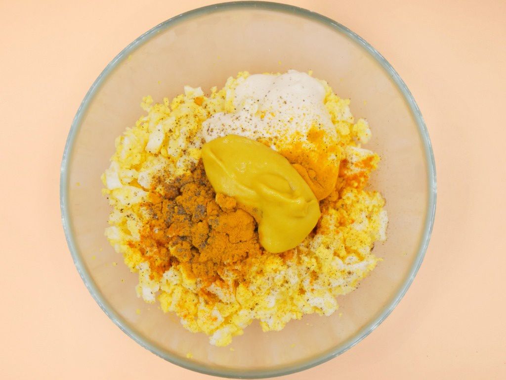 Pasta jajeczna z kurkumą przepis