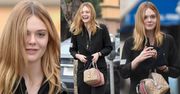 Elle Fanning w kombinezonie i futrzanych klapkach