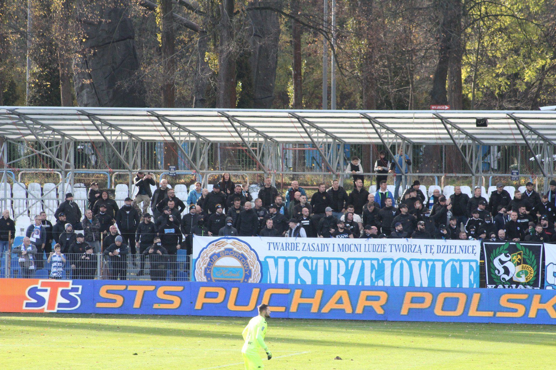 Kibice ma meczu Hutnik-Wisła. Ci na stadionie i przed nim
