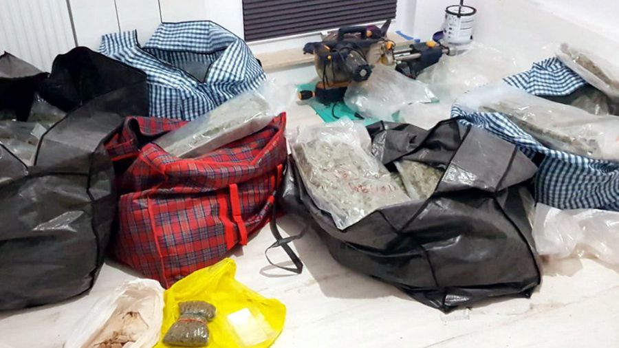 Warszawa. Pseudokibice zatrzymani za narkotyki. Znaleziono marihuanę, kokainę i heroinę