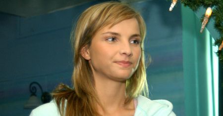 Była gwiazdą TVP i pozowała w "Playboyu". Nagle ZNIKNĘŁA z ekranów i uciekła do Dubaju. Jak dziś wygląda Irka z "Plebanii"? (ZDJĘCIA)