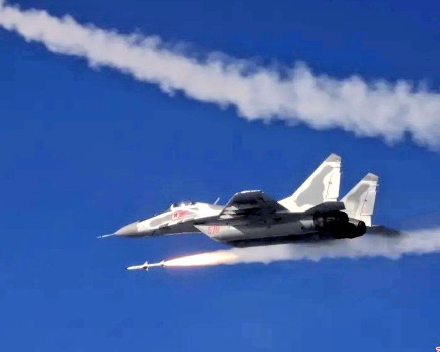 Nordkorea kopiert US-Rakete: Modernisierung der Luftwaffe