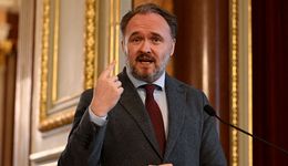 Komisarz UE stanowczo: ani jednej cząstki rosyjskiej energii