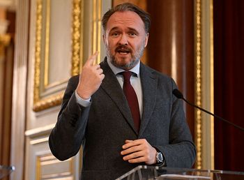 Komisarz UE stanowczo: ani jednej cząstki rosyjskiej energii