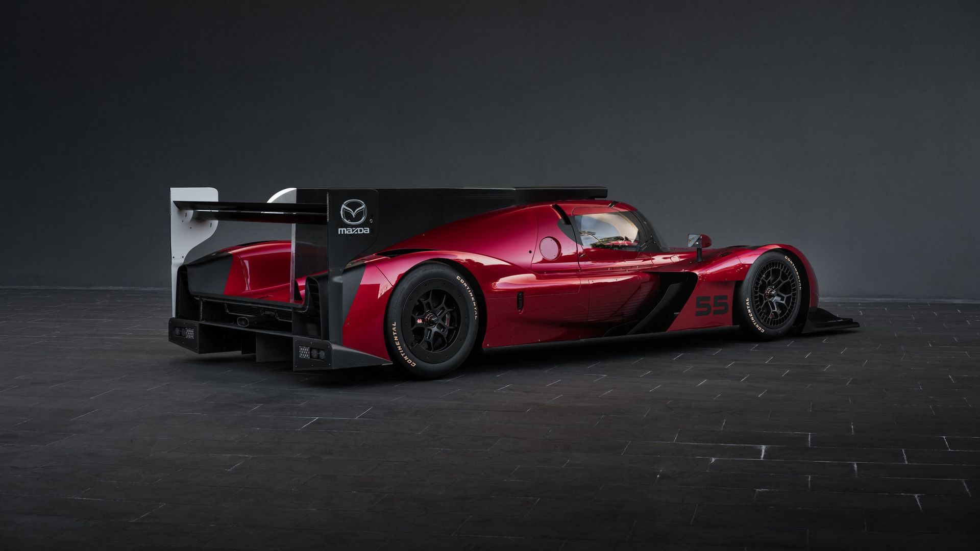 Nadwozie zachowało język stylistyczny KODO, a wykonała je firma Multimatic. Zespół wyścigowy ma obsługiwać SpeedSource Race Engineering.