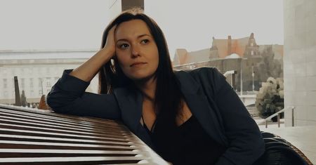 Pokazała "rozwodowe zdjęcie". Jest na nim Karol z inną kobietą