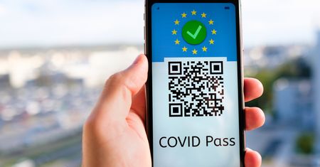 Paszport covidowy. Kto będzie miał prawo nas sprawdzić?