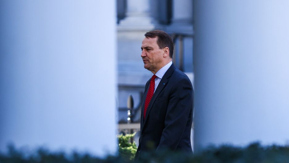 Waszyngton, USA, 12.03.2024. Minister spraw zagranicznych Radosław Sikorski przed spotkaniem z prezydentem USA Joe Bidenem w Białym Domu w Waszyngtonie, 12 bm. (ad) PAP/Leszek Szymański