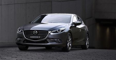 Odświeżona Mazda 3 wjeżdża do polskich salonów