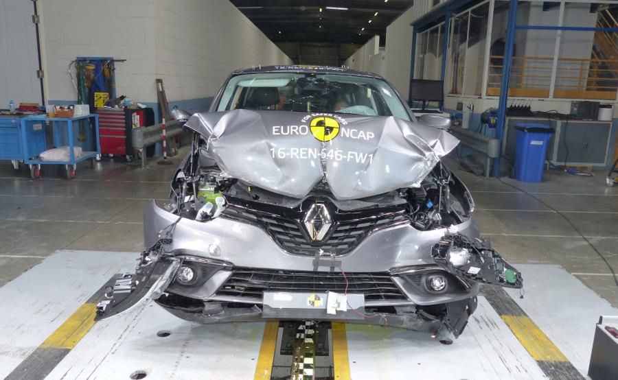 Renault Scenic, Subaru Levorg, Kia Niro i Toyota Hilux w testach Euro NCAP