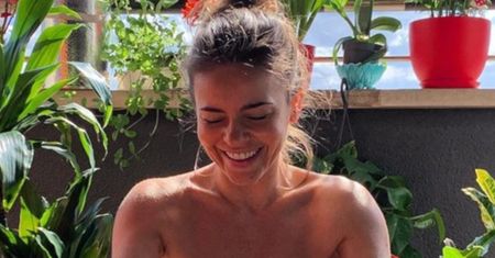 Rozebrana do rosołu Edyta Herbuś grzeje się na balkonie (FOTO)