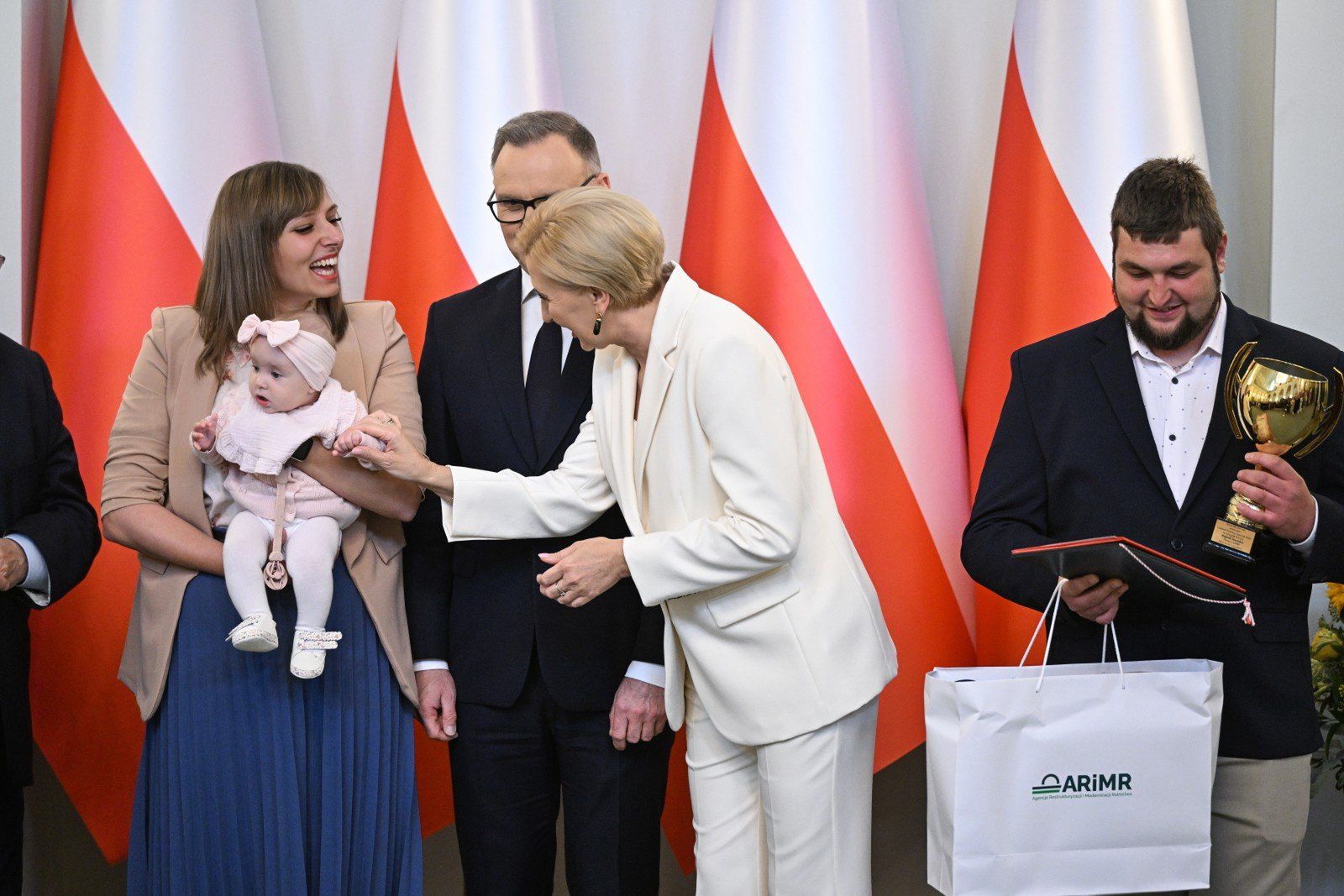 Prezydent RP Andrzej Duda i pierwsza dama Agata Kornhauser-Duda na gali AgroLigi 2024 w Pałacu Prezydenckim w Warszawie z laureatami
