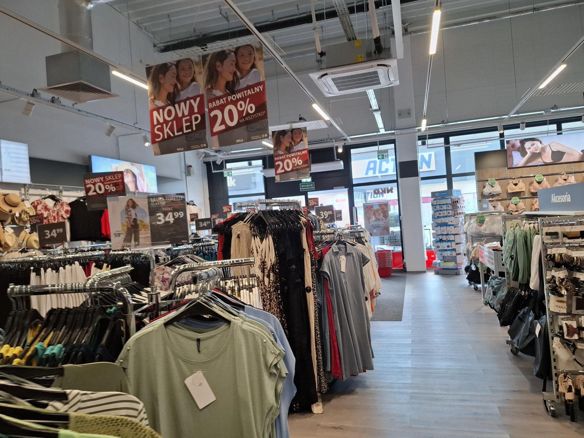 Nowa część N-Parku wciąż czeka na otwarcie. Według pogłosek, drugi segment centrum otworzy się już w środę.