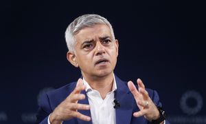 Kompromitacja w Londynie. Policja zgubiła broń