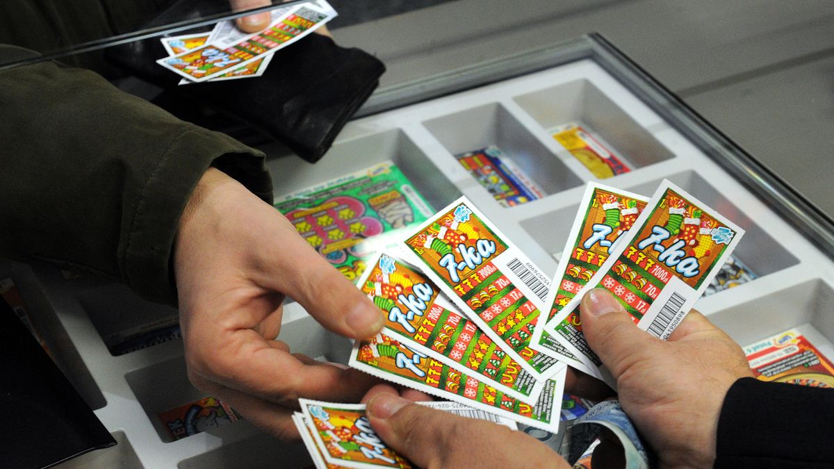 Ukradł 591 zdrapek. Teraz stanie przed sądem (zdj. ilustracyjne).