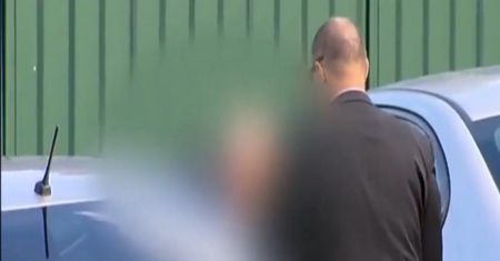 Ksiądz-bestia. Boją się o dzieci w Australii. Chcą go deportować