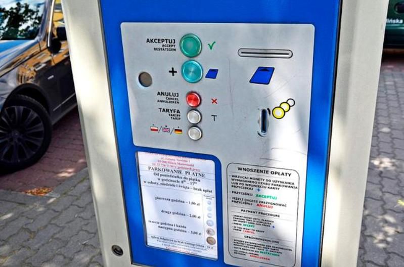 Sejm przegłosował wyższe stawki za parkowanie. Kierowcy zapłacą nawet 9 zł za godzinę