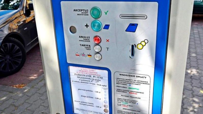 Parkometry w centrach będą pobierały wyższe opłaty za postój.