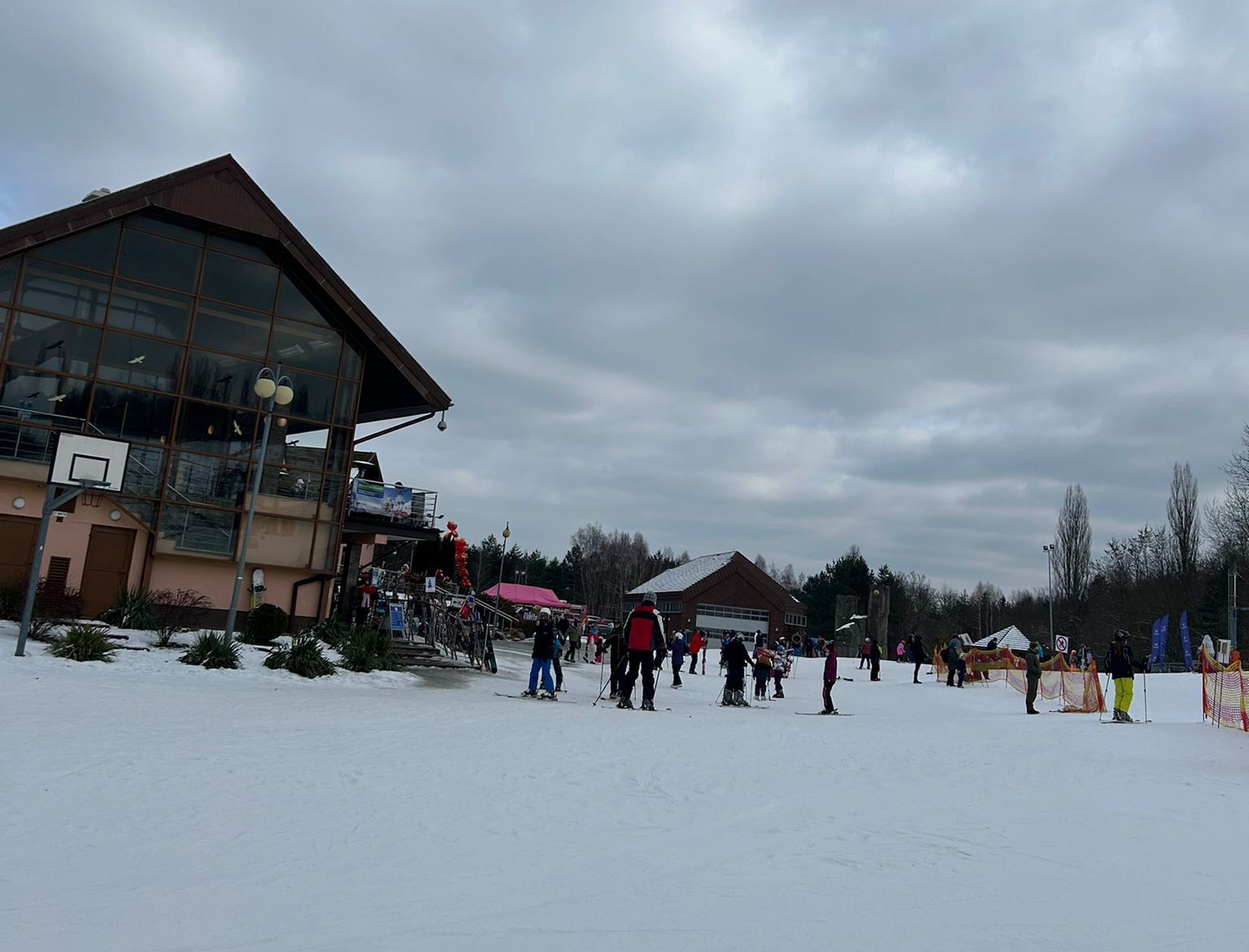 Dobra pogoda zachęciała okolicznych mieszkańców i turystów 