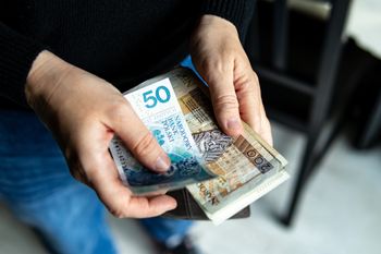 Tyle trzeba zarabiać na 5 tys. zł emerytury. Wyliczenia dla 40-latków