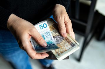 Tyle trzeba zarabiać na 5 tys. zł emerytury. Wyliczenia dla 40-latków