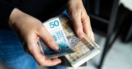 Tyle trzeba zarabiać na 5 tys. zł emerytury. Wyliczenia dla 40-latków