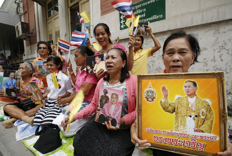 Król Tajlandii wyszedł po czterech latach ze szpitala
