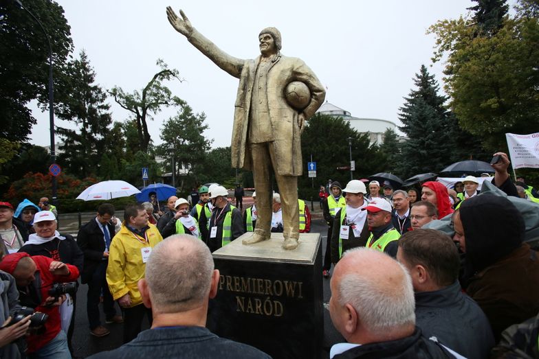 Pomnik premiera Donalda Tuska. Dar od związkowców