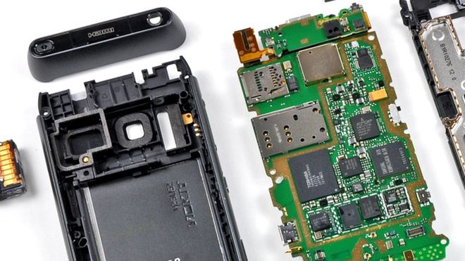 Nokia N8 w częściach: ile powinna kosztować? 1