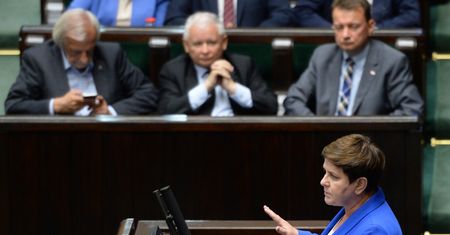 Beata Szydło o opłacie paliwowej: będą pieniądze na wszystkie drogi, a nie tylko te do domów działaczy PO