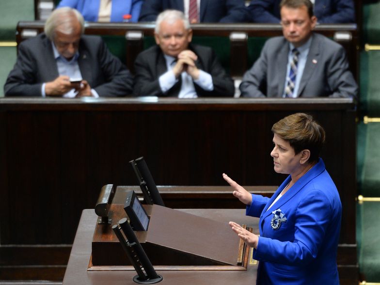 Premier Beata Szydło podkreśliła, że PiS będzie "odkręcał" niekorzystne reformy rządu PO-PSL.