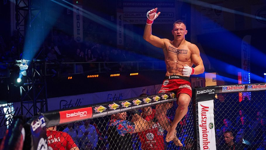 Materiały prasowe / fot. Piotr Duszczyk/boxingphotos.pl / Daniel Skibiński po zwycięstwie na gali Babilon MMA 3