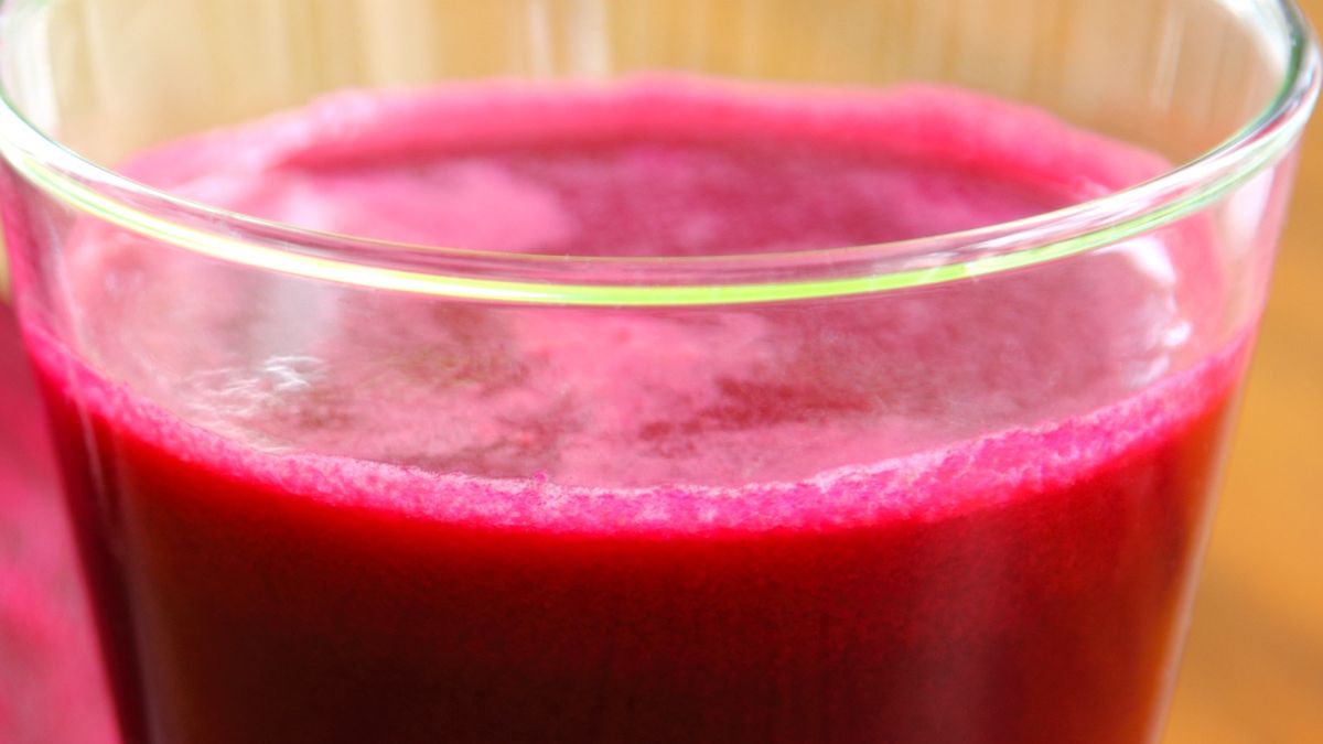 Sok z buraka w szklance