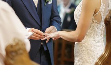 Ludzie wściekli, księża "krzyczą" coraz więcej. Na ślub kościelny stać coraz mniej osób