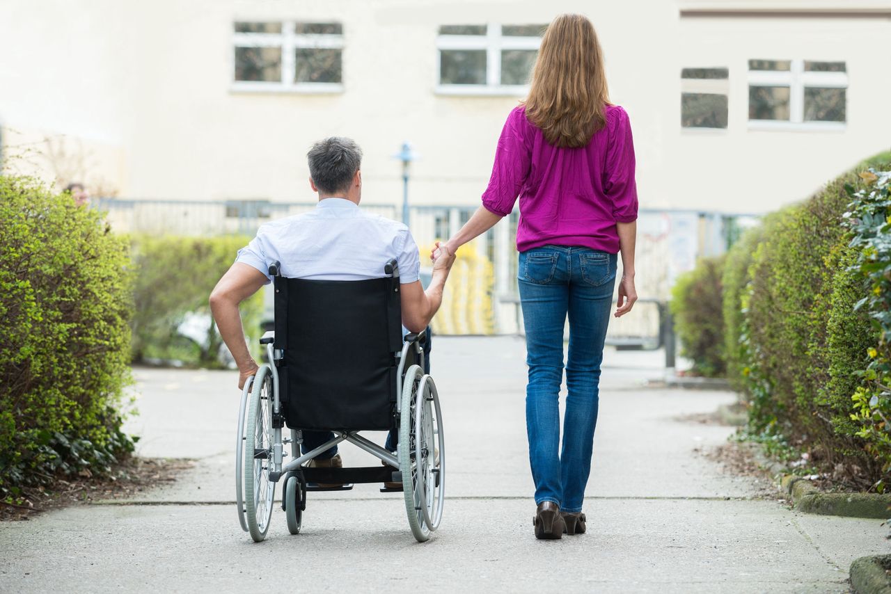 Asystentka pomaga osobom niepełnosprawnym rozładować napięcie seksualne