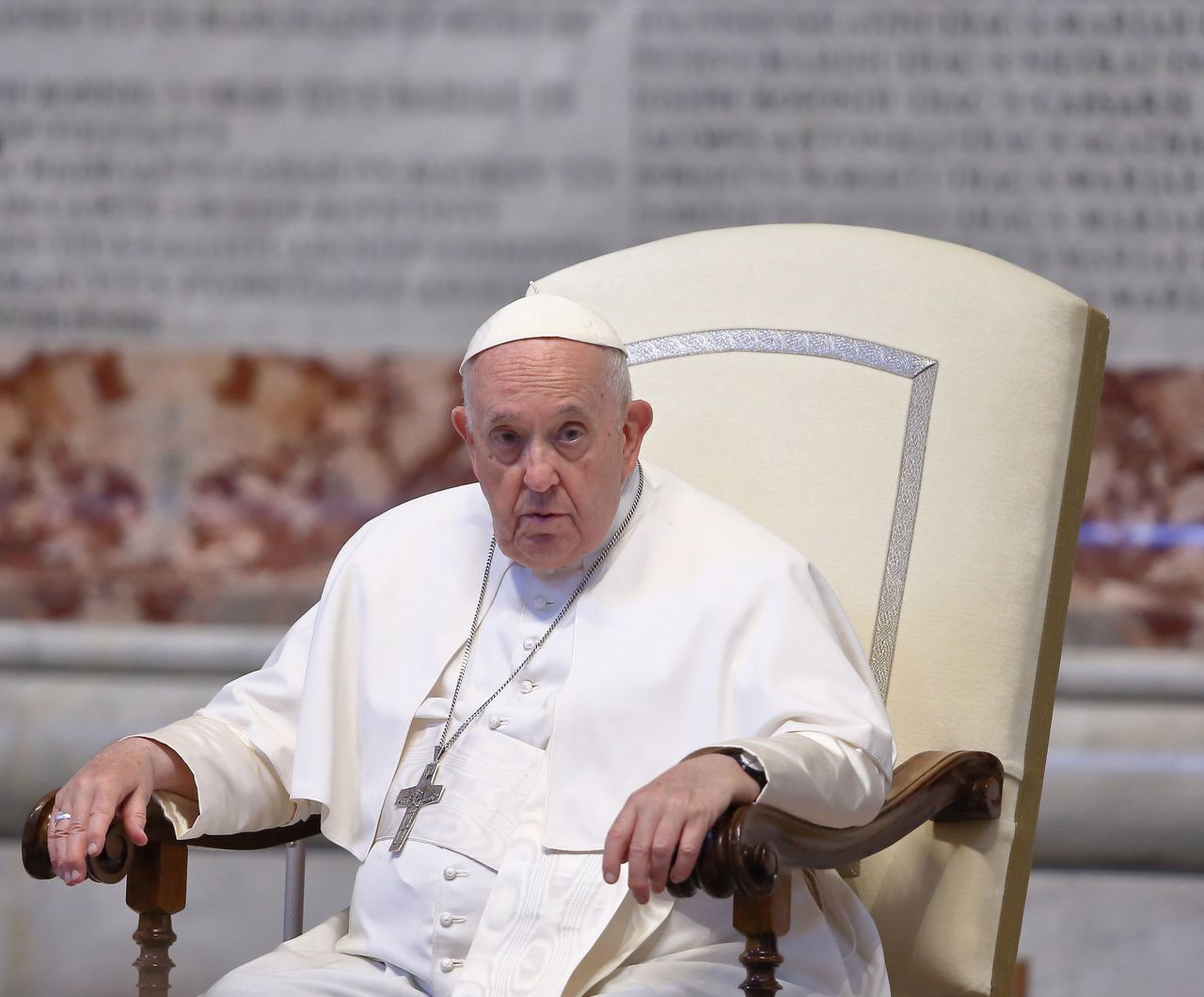 "They don't know how to smile." The Pope calls for an end to wars.