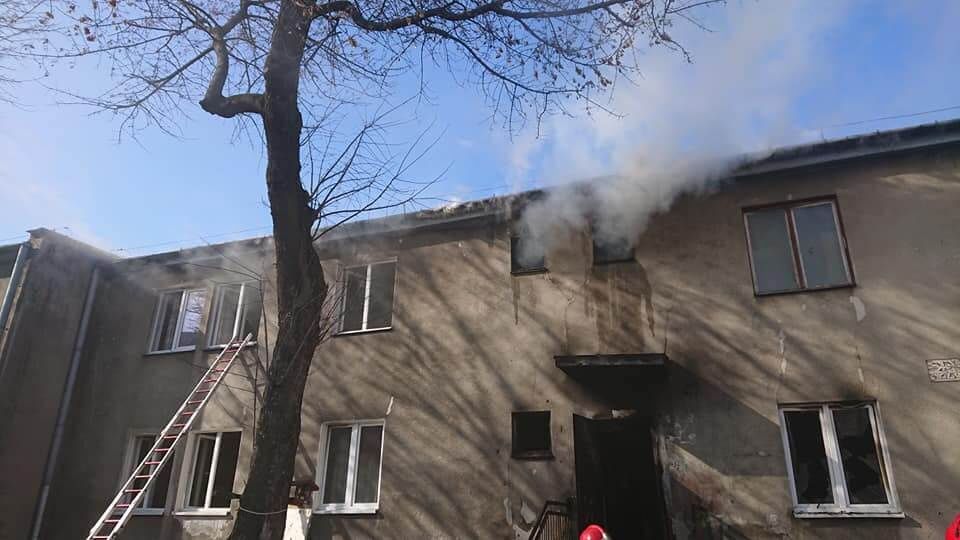 Pożar budynku komunalnego przy ul. Wrońskiej | fot. KM PSP Lublin