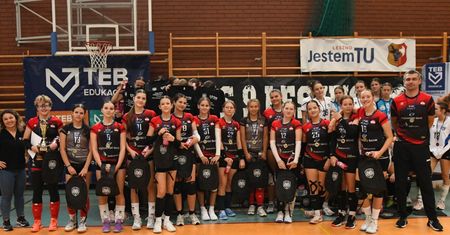Młodziczki SKF PBS SP 69 Poznań najlepsze w Lesznie. Anna Szymańska MVP turnieju