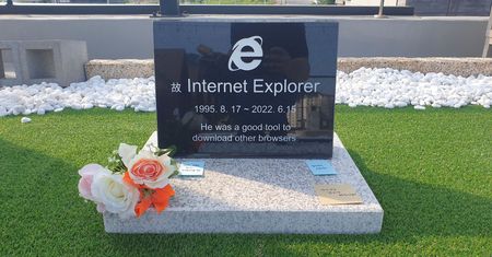 Internet Explorer dostał nagrobek. "Był dobry do pobierania innych przeglądarek"