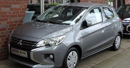 Ile Polak musi pracować na najtańsze auto? Poznaliśmy odpowiedź