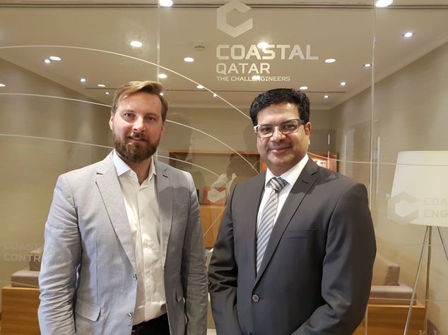 Jakub Rachfalik (dyrektor zarządzający marką Forum by Nowy Styl) i Nishad Azeem (prezes zarządu Coastal Qatar) po mistrzostwach planują ekspansję na kolejne rynki. Polscy fachowcy nadzorują produkcję w katarskiej fabryce
