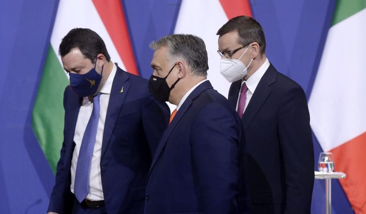 Spotkanie Morawieckiego z Orbanem i Salvini. Włoskie media o "budowie prawicy w Europie"