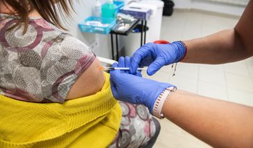 Szczepienia na COVID. "Pacjenci wyładowują emocje i frustracje"