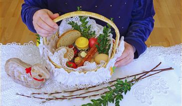 Jak poświęcić pokarmy w domu? Ksiądz tłumaczy