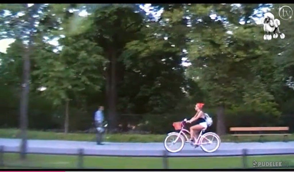 Doda na rowerze przemierza ulice stolicy!