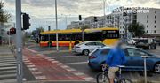 Warszawa: Kierujący autobusem próbował zawrócić i zablokował skrzyżowanie we Włochach