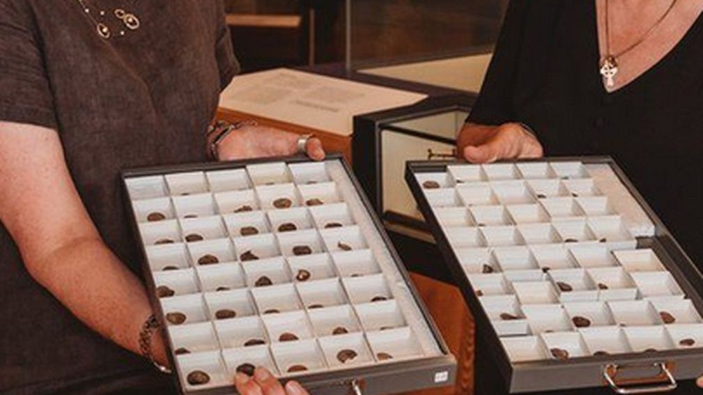 Na skarb wikingów natknęła się detektorystka Kath Giles.