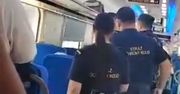 Interwencja policji w pociągu. Powalili go i wykręcali rękę, bo nie miał maseczki