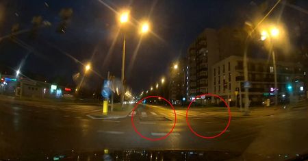 Drogowcy wycięli asfalt na skrzyżowaniu, ale zapomnieli o pachołkach. „Niedługo ktoś straci oponę albo spowoduje kolizję”