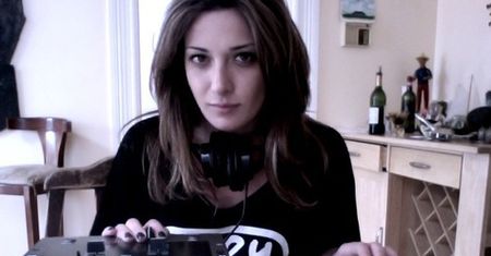 Piękna kobieta + iPad = iPad DJ [wideo]